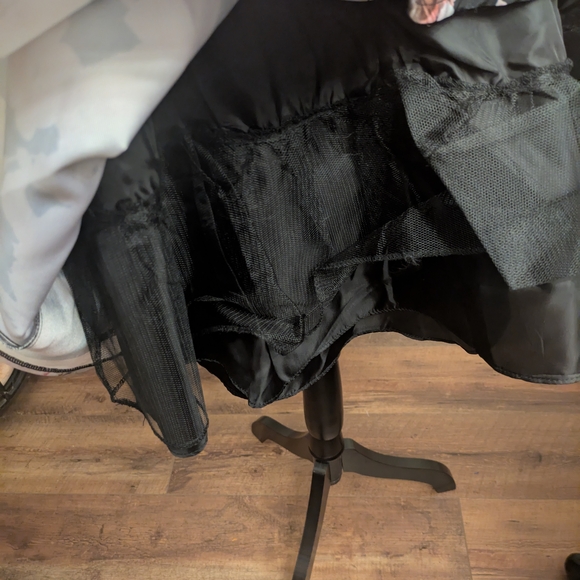 Bundle 1 - Girls Size 14: Dress, Hello Kitty Purse, Lip Balm & Mini Hand Lotion - Picture 3 of 8